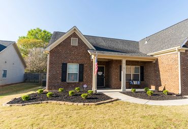 Georgia Lawn Pro weeding service, mulch service, and planting shrubs in Cartersville, GA.