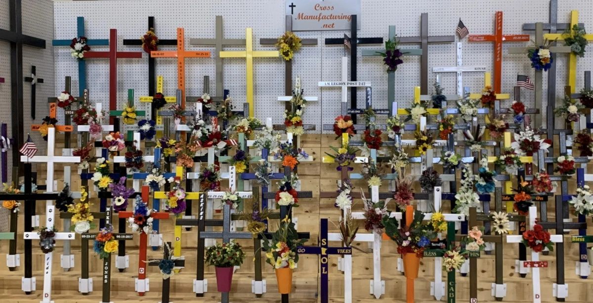 Crossmanufacturing -Durable Roadside Crosses, Cemetery Crosses, Gravesite Crosses and more.