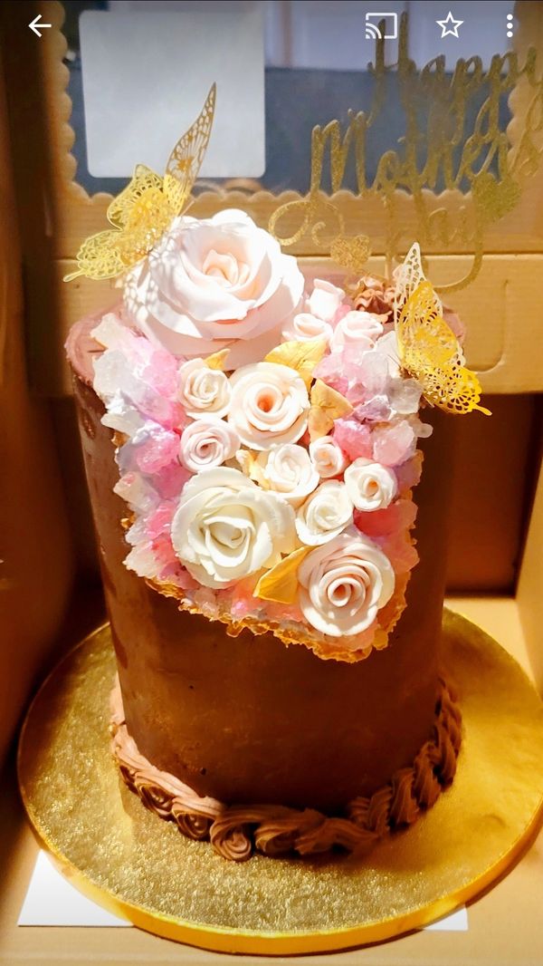 Cake with fondant roses