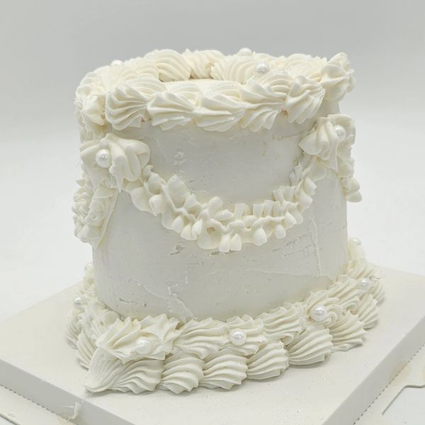 Vintage bento wedding cake