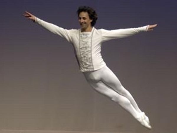 Profeccional ballet training using Vaganova method