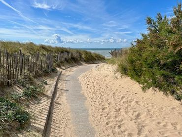 Montamer Beach - Chapelle Saint Sauveur entry - Ile de ré - Sainte Marie de ré.