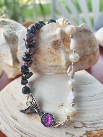 Another beautiful option for the Mermaid Bracelet. Created with Hawaiian Shells and pearls.