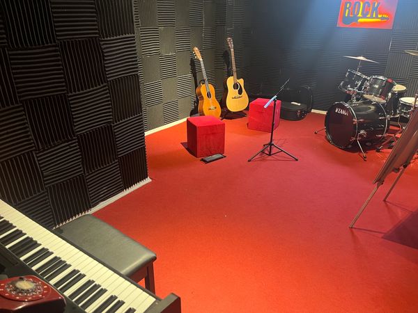 Mersin bağlama kursu,Mersin müzik kursu, Mersin, piyano kursu,Mersin gitar kursu,Mersin Keman kursu