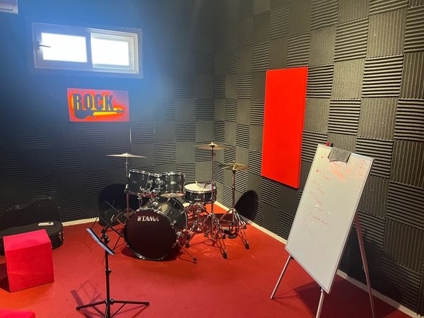 Mersin bağlama kursu,Mersin müzik kursu, Mersin, piyano kursu,Mersin gitar kursu,Mersin Keman kursu