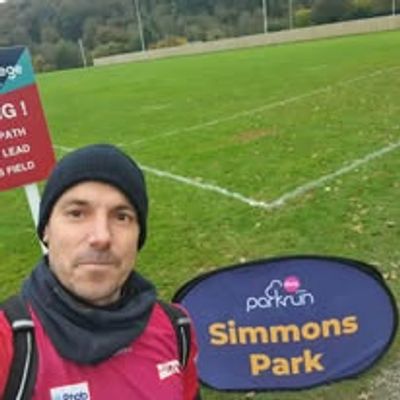 Man in sportswear taking a selfie at Simmons Park parkrun event.