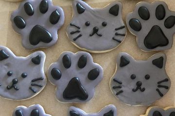 Decorated cat and kitten cookies