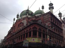 Largest Mosque in the city of Kolkata
tfortravels.com
Toofan Majumder