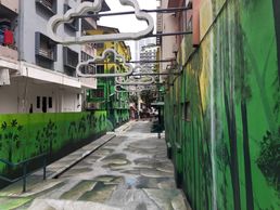 Alor refers to narrow stream or channel. Although there is no such feature to be found in Jalan Alor