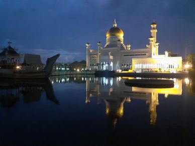 Brunei Darussalam
Bandar Seri Begawan
Modern Day Monarchy
Islamic Sharia Law States
Borneo
Absolute