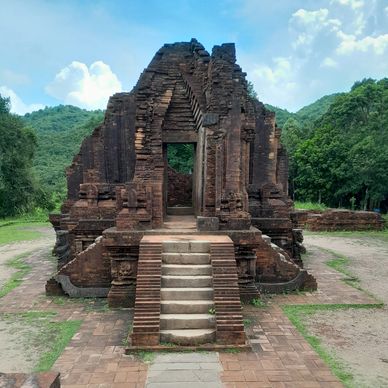 My Son Vietnam Ancient temple ruins
Toofan Majumder
tfortravels.com
Champa civilization
Hinduism