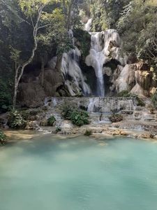 Kuang Si Waterfalls
Laos
Green water falls