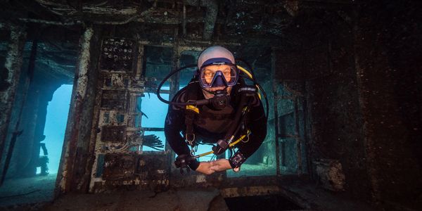 Scuba Diving course in Devon – PADI Advanced Open Water student in front of ship wreck.