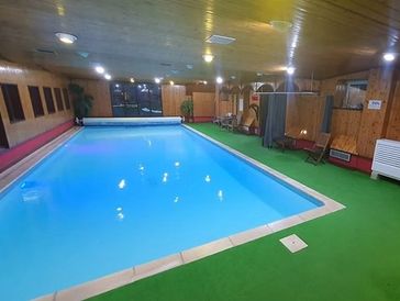 Scuba Diving course in Devon – private swimming pool used in PADI Open Water course.