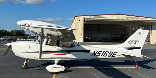 Cessna 172 S plane
