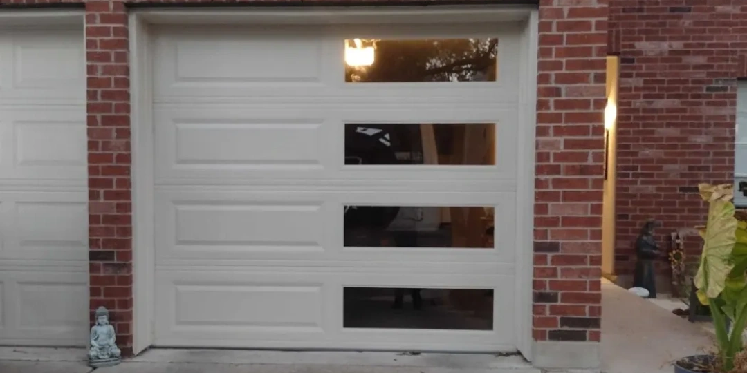 Chi long panel with windows