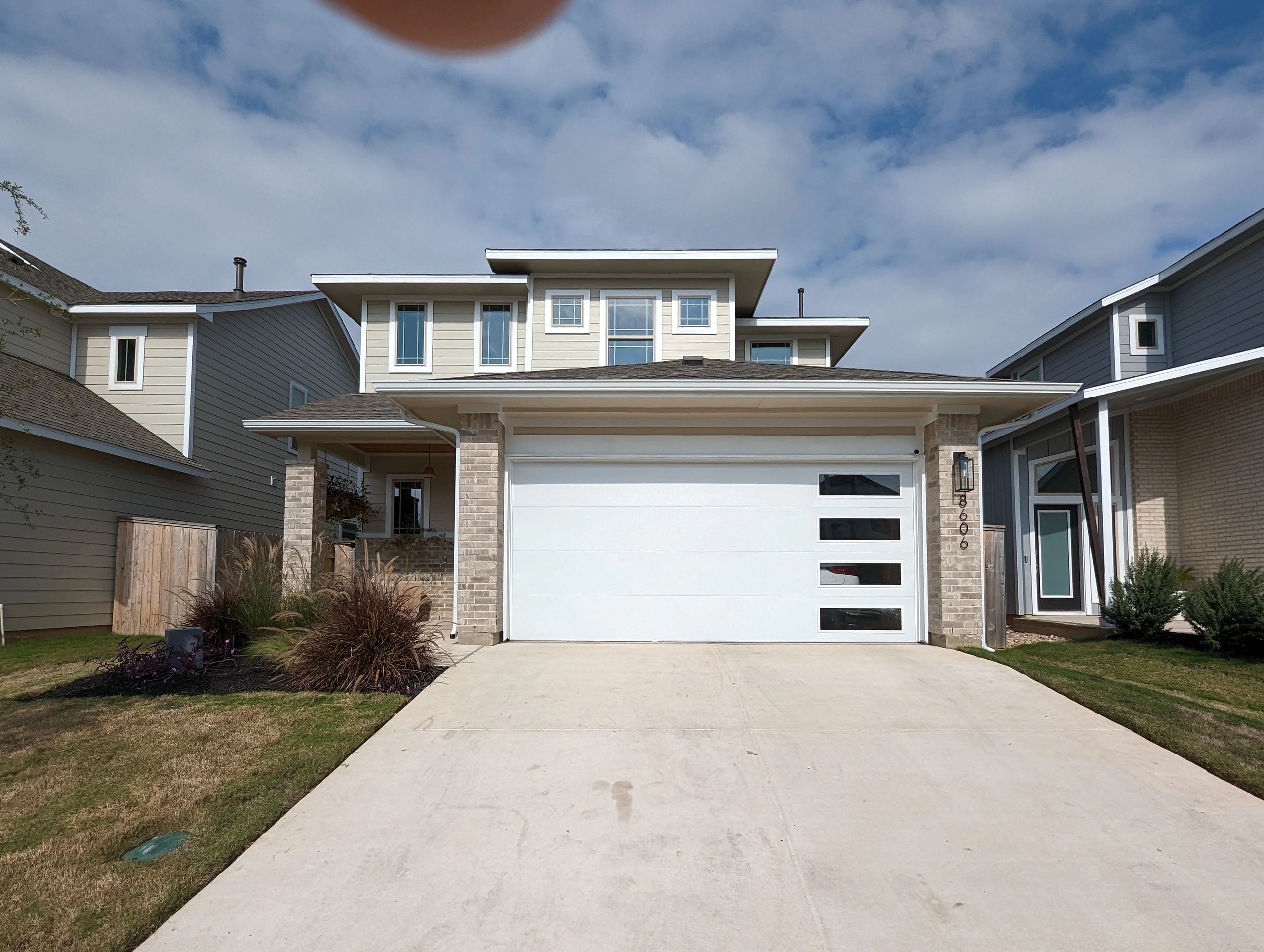 garage door with windows
