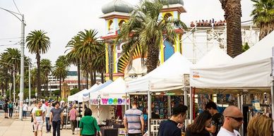 The perfect recipe for truly getting to know a city: explore it by bike and dive into local markets.