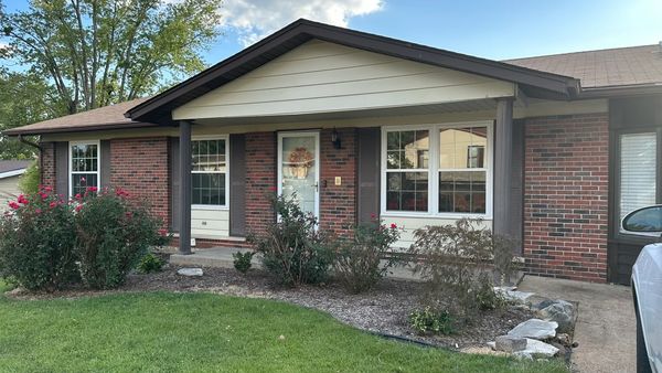 Single family entire home vinyl window replacement in Arnold, MO