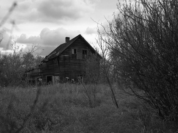 Black and white medium format Prairie landscape by Canadian film photographer Chad Coombs.