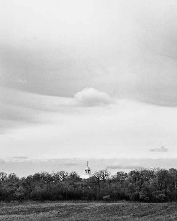 Black and white medium format Prairie landscape by Canadian film photographer Chad Coombs.
