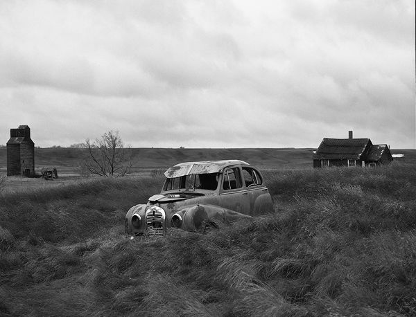 Black and white medium format Prairie landscape by Canadian film photographer Chad Coombs.