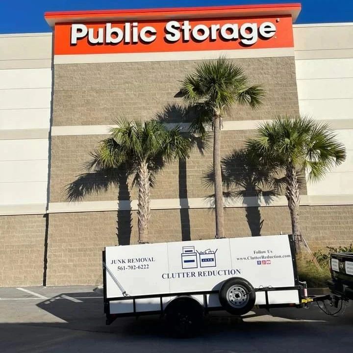 A Clutter Reduction trailer parked outside a Public Storage building.