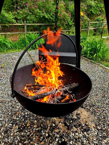 Kampfire Cauldron with fire