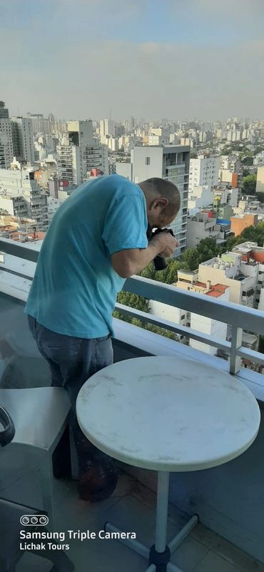 Ariel Lichak
taking a photo in Palermo, Buenos Aires, Argentina