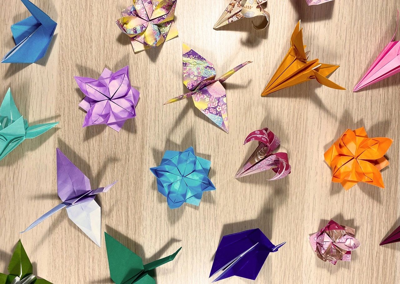 origami di diverse forme e colori