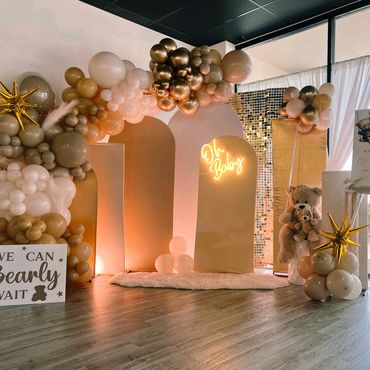 We can bearly wait baby shower backdrop theme in neutral tones of ivory, tan, and gold.