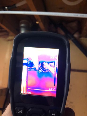 Room is 36 degrees C cold spots on the wall 2.9 degrees C. Energy loss at extremes.