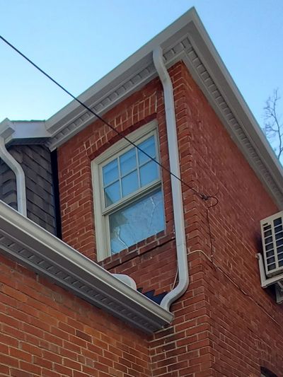 Century Aluminum team install of seamless aluminum eavestrough system on residential home in Toronto