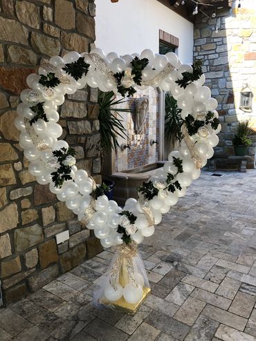 Balloon heart sculpture for wedding