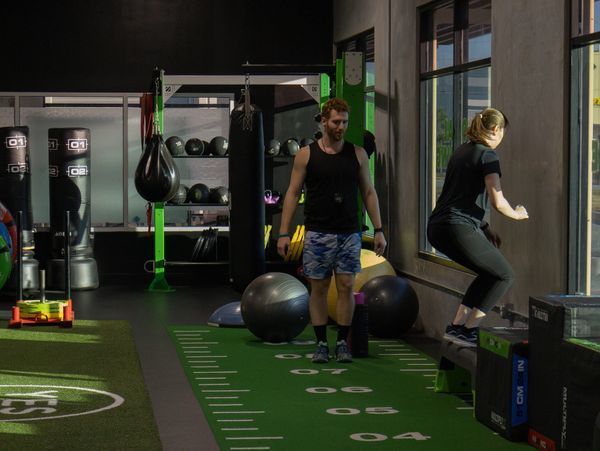 Dumbbell strength training in Lakeland FL for muscle building