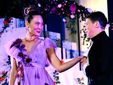 Charisse Loriaux (Olivia) and Stevie DeMott (Viola) in Twelfth Night at Marin Shakespeare Company