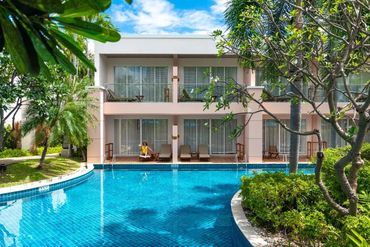 Luxury Resort with Pool Area