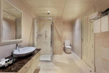 Luxury Hotel bathroom
