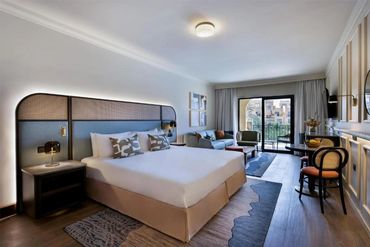 Grand Deluxe Pool View Room