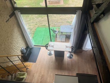 espace repas partagé en coliving vue de haut