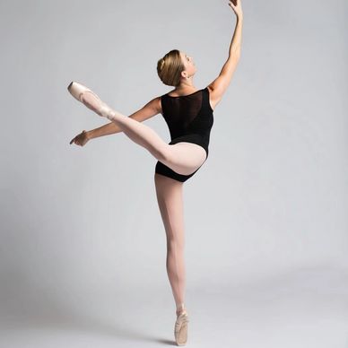Brooke Huebner  trained at Classical Dance Academy, under her mother and former Joffrey Ballet dance