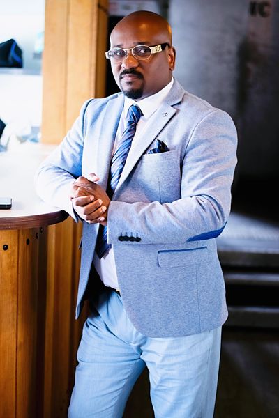 Nathan Mbali
Fondateur de Publivoice, Réalisateur de la série Réalité Spirituelle