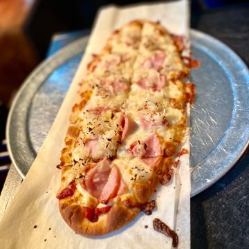 german Canadian bacon and sauerkraut flatbread from textile brewing company dyersville iowa