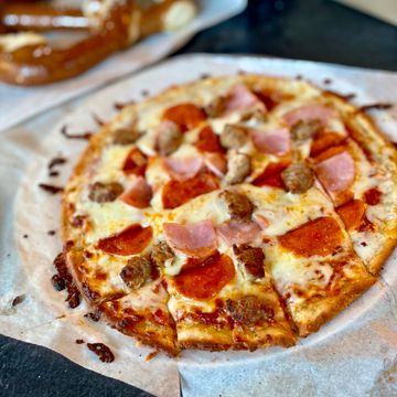 meat gluten free flatbread from textile brewing company dyersville iowa