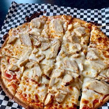 buffalo chicken gluten free flatbread from textile brewing company dyersville iowa