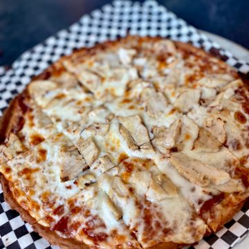 bbq chicken gluten free flatbread from textile brewing company dyersville ia