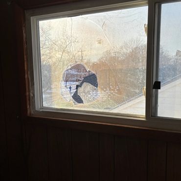 Broken window glass replacement near me in Green Bay, WI. Window repair serviced on vinyl window.