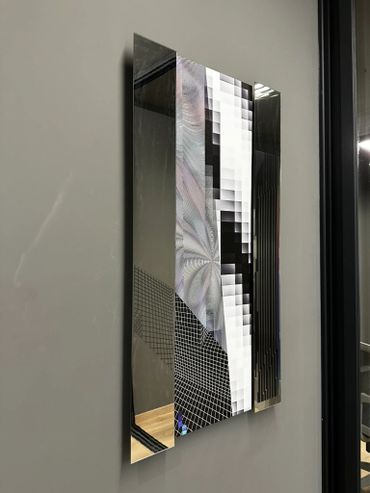 Arte contemporáneo
• Ilusión óptica
• Panel multicolor
• Diseño dinámico
• Profundidad visual
• Decoración moderna
• Oficinas
• Pasillos
• Espacios contemporáneos
• Punto focal
• Vibrante paleta de colores
• Sofisticación
• Movimiento visual
• Arte abstracto
• Instalación de art