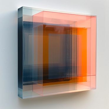 arte abstracto, colores rojo y negro, formas geométricas, impacto visual, decoración moderna, estética industrial, diseño contemporáneo, arte estructurado, espacios minimalistas.