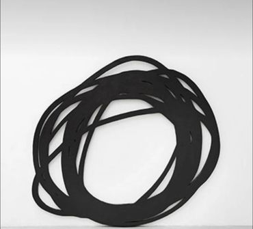 papeles en relieve, colores primarios, arte tridimensional, textura visual, movimiento, decoración moderna, galerías de arte, arte contemporáneo, instalaciones creativas.